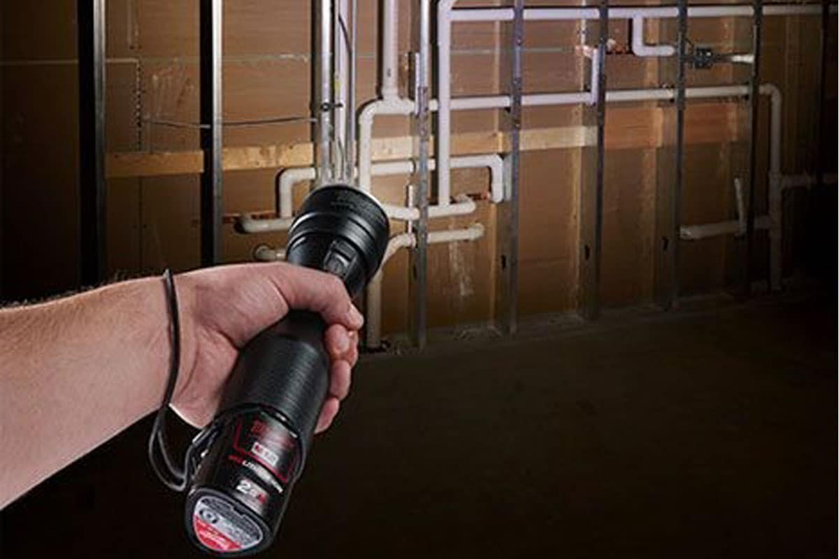 Đèn siêu sáng vỏ kim loại Milwaukee M12 MLED