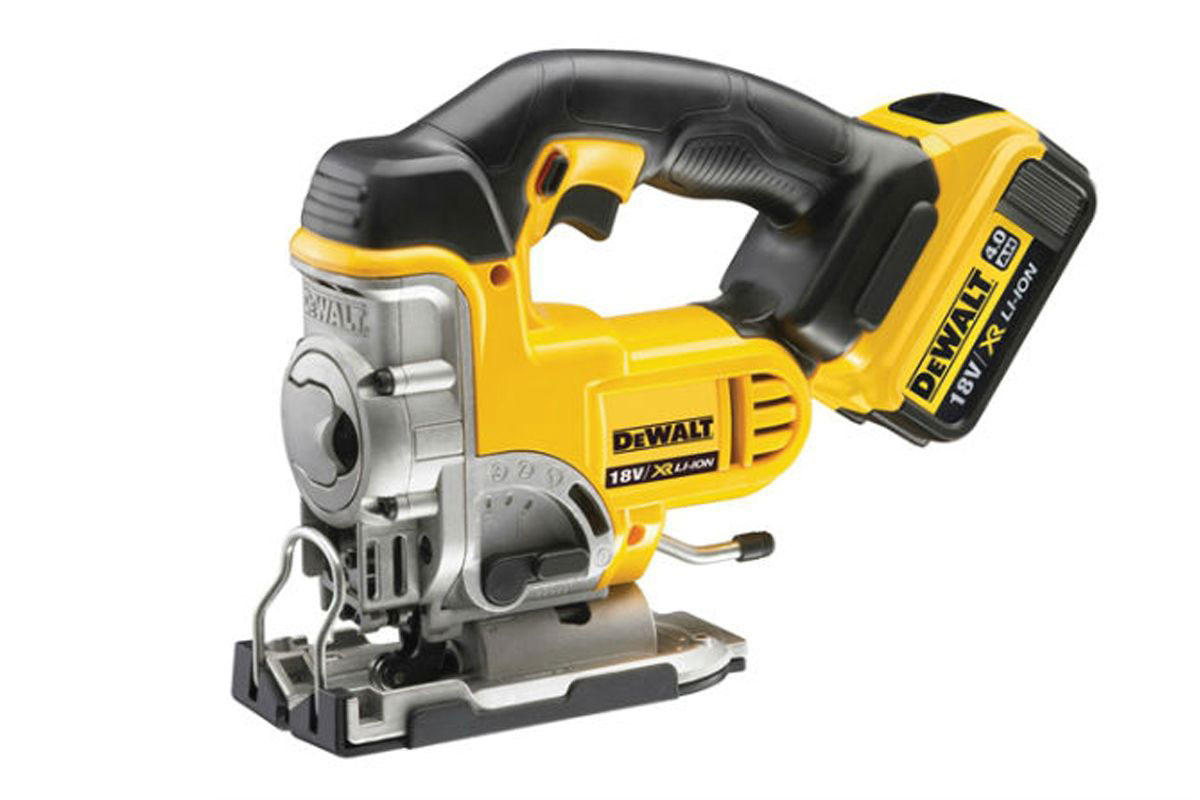 Máy cưa pin 18V Dewalt DCS331M1