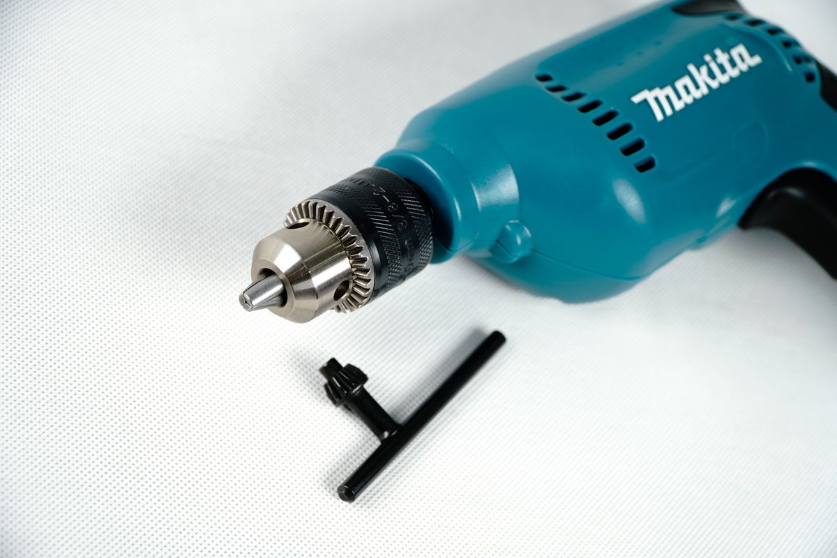 Máy khoan sắt 10mm Makita 6411