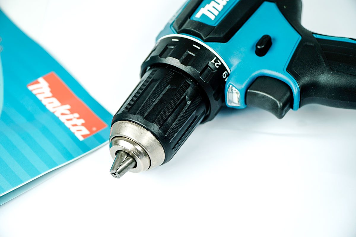 Máy khoan vặn vít pin 18V Makita DDF485SFE