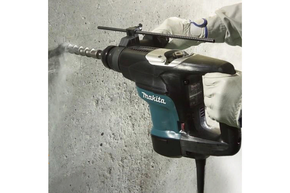 Máy khoan động lực 32mm Makita HR3200C