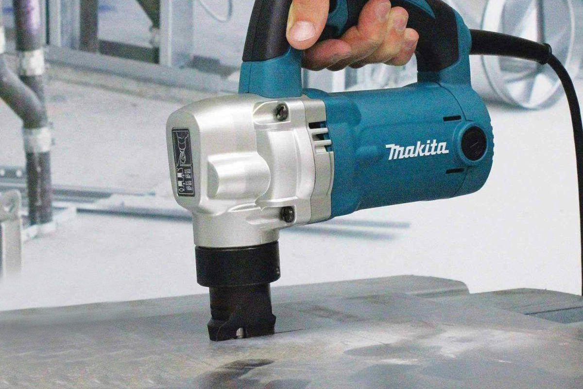 Máy cắt tôn 3.2mm Makita JN3201