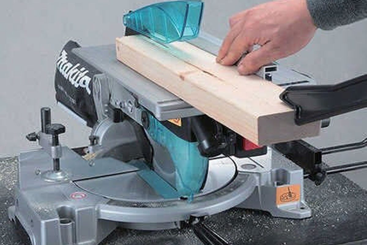 Máy cưa bàn đa góc 255mm Makita LH1040