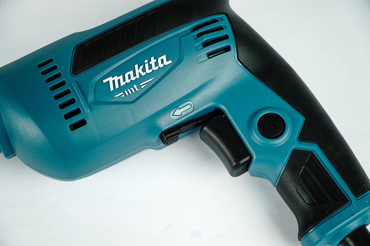 Máy khoan sắt 10mm Makita M6001B