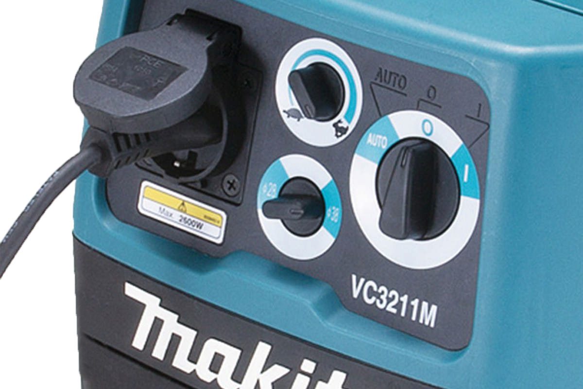 Máy hút bụi ướt khô Makita VC3211M